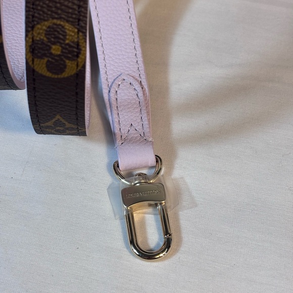 Gorgeous Louis Vuitton Monogram Lilac Strap - Picture 2 of 7